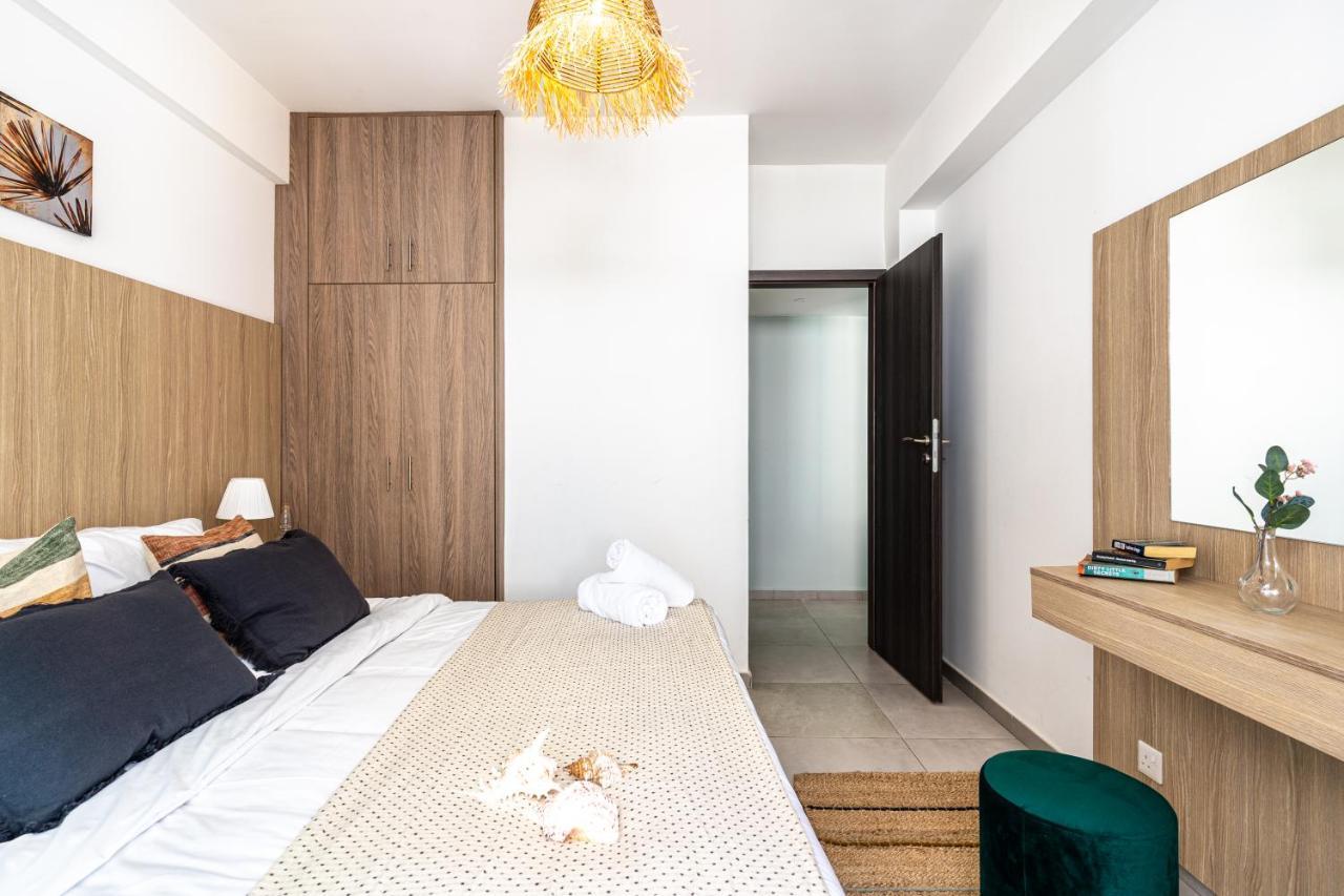 Beach Daze 1-Br Apt By Finikoudes Beach Lárnaka Eksteriør bilde